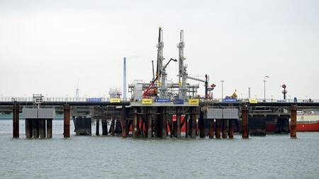 Terminal de GNL en Alemania. Foto: REUTERS
