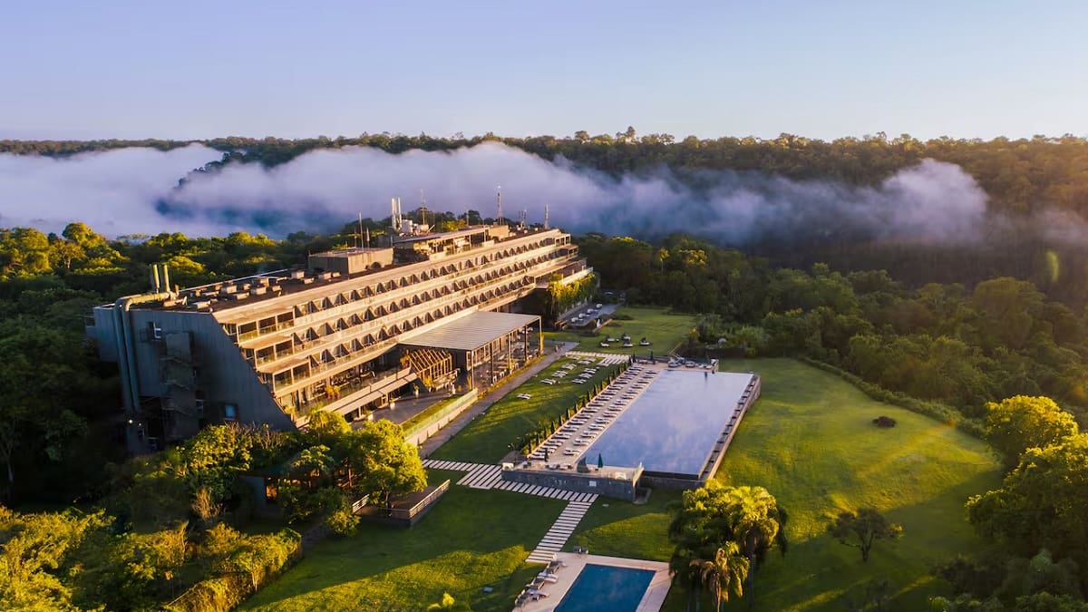 El lujoso hotel Gran Meliá Iguazú, ubicado frente a las Cataratas del Iguazú.