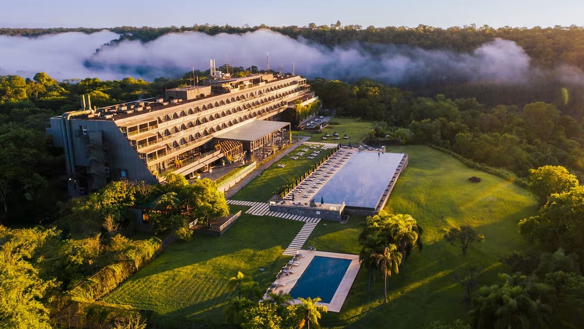 El lujoso hotel Gran Meliá Iguazú, ubicado frente a las Cataratas del Iguazú.