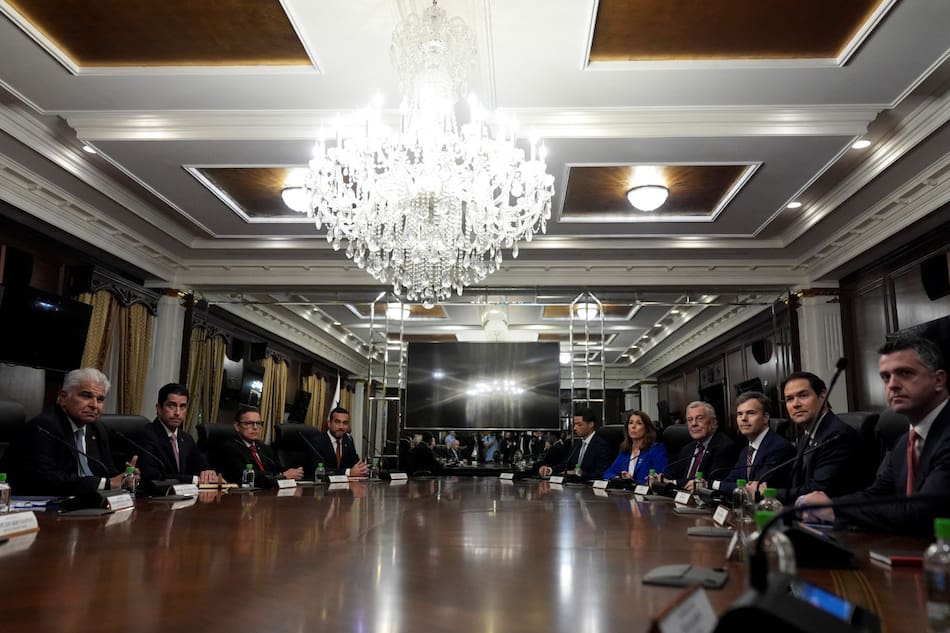El secretario de Estado de EE.UU. junto al presidente de Panamá. Foto: Reuters/Mark Schiefelbein.