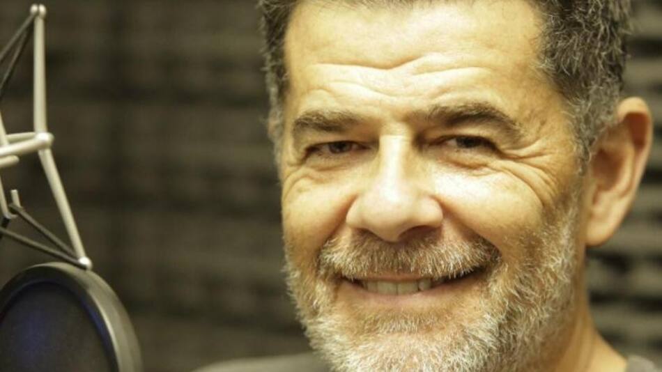 Julián Weich, conductor, NA