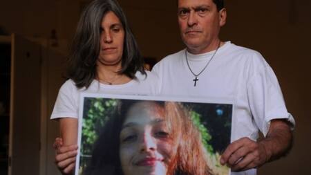 Los papás de Lola Chomnalez, asesinada hace casi 10 años. Foto: Archivo Canal 26