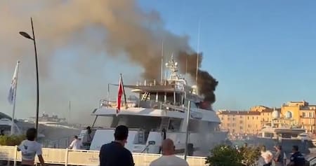 Incendio de un yate de un empresario argentino en la Riviera Francesa.