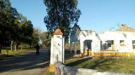 Encuentran a un soldado dentro de un tanque militar muerto