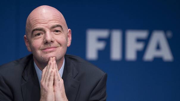 Infantino se reúne con Tapia en busca de apoyo para realizar los mundiales cada dos años