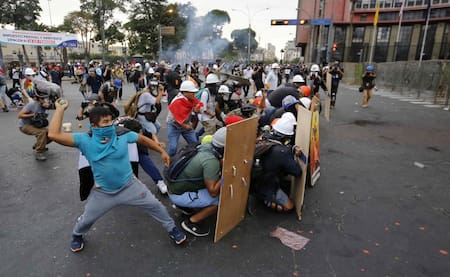 Enfrentamientos en Perú en una nueva jornada de tensiones en Lima. EFE