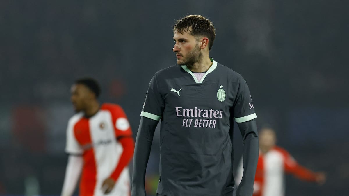 Santiago Giménez fue titular por la Champions League con el Milan. Foto: Reuters/Piroschka Van De Wouw
