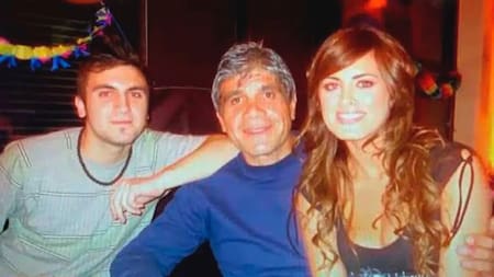 Silvina Luna con su hermano y su padre. Foto: gentileza Revista Caras.