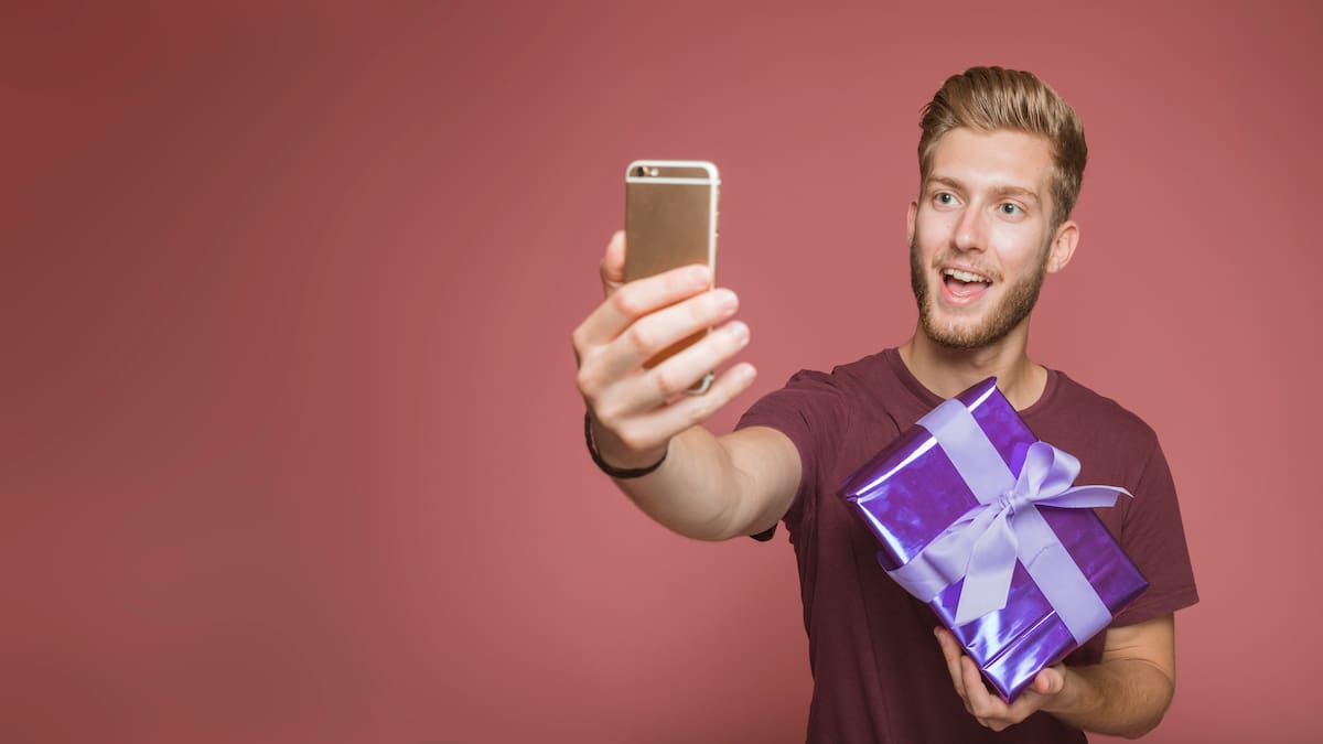 Regalar un celular para navidad.