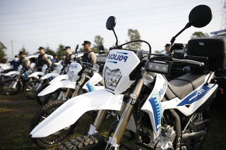 Fernando Espinoza y Axel Kicillof sumaron patrulleros y efectivos a La Matanza. Foto: Prensa