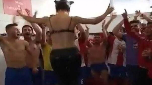 Ascenso y escándalo: club español celebró su título con una stripper en el vestuario