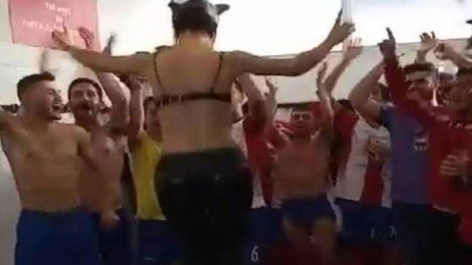Equipo del ascenso español celebró su título con stripper en el vestuario
