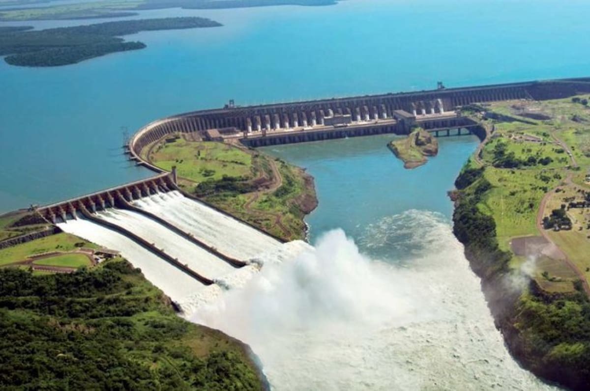 Represa de Itaipú. Foto X @Geologo_Trader
