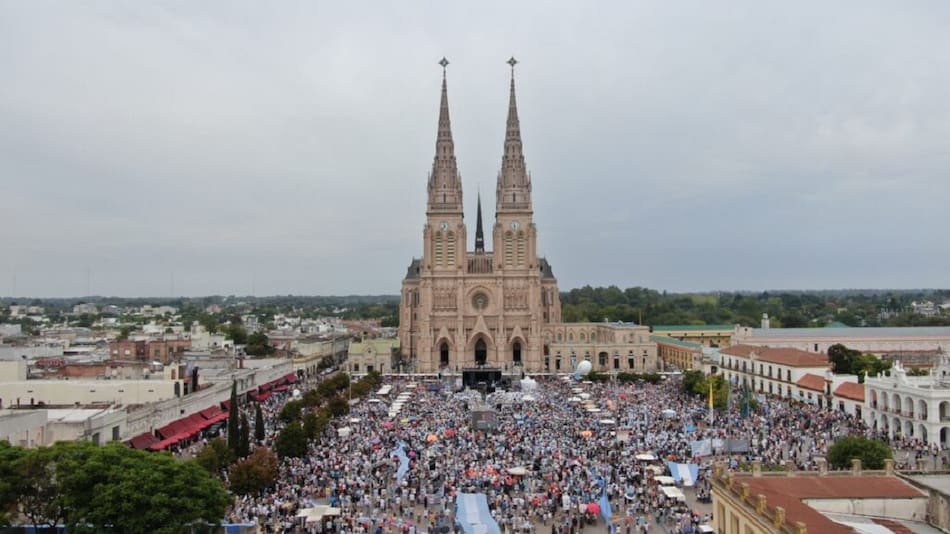 Una miltitud en Luján