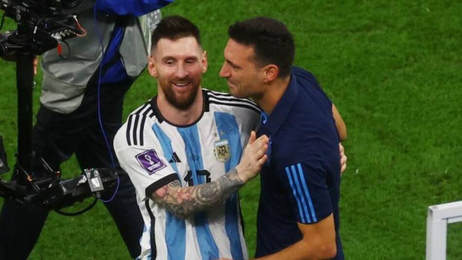 Lionel Scaloni y Lionel Messi, Mundial Qatar 2022. Foto: NA