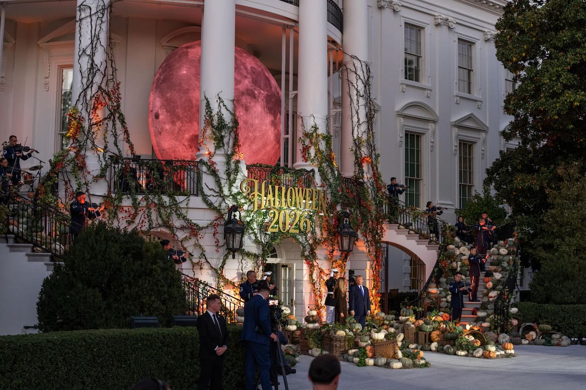 Donald y Melania Trump celebran Halloween en la Casa Blanca.
