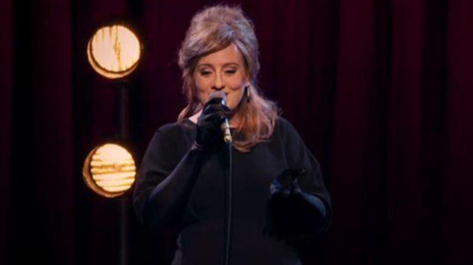 Adele se camufló para sorprender a sus fans