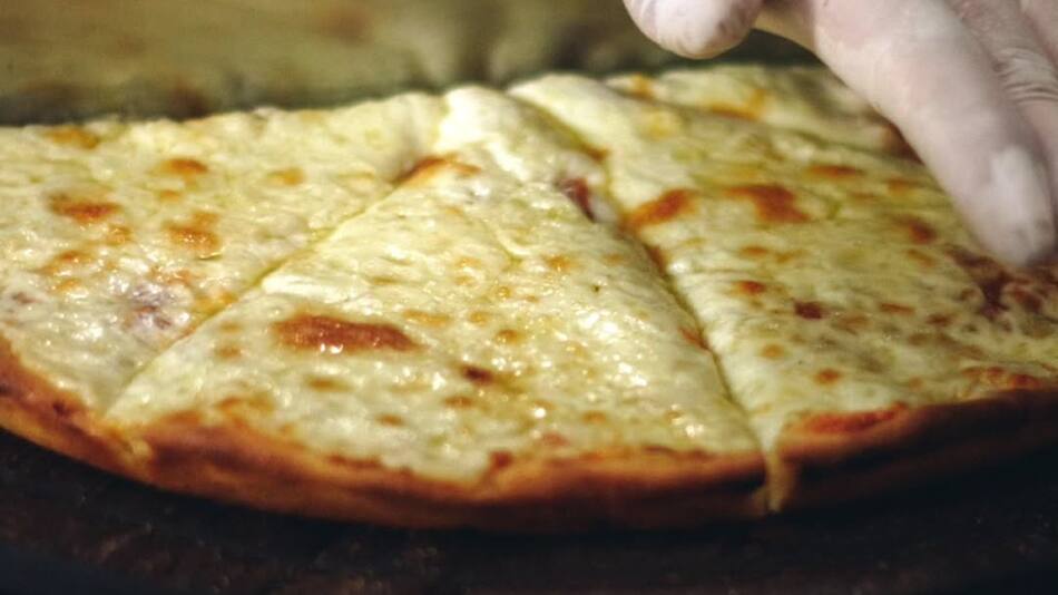 Una pizza imperdible. Foto: Instagram @santobardepizzas