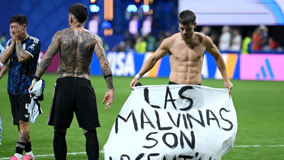 Locura por la Scaloneta: ya venden remeras con la bandera de Malvinas que levantó la Selección ante Inglaterra