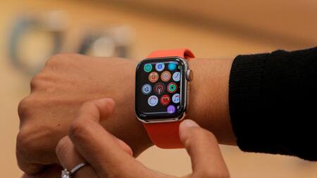 Reloj inteligente para medir glucosa en sangre. Foto: Reuters.