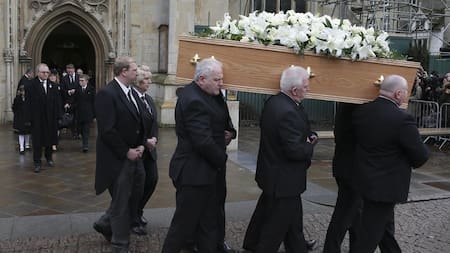 FOTOS: Así fue el multitudinario funeral del físico Stephen Hawking