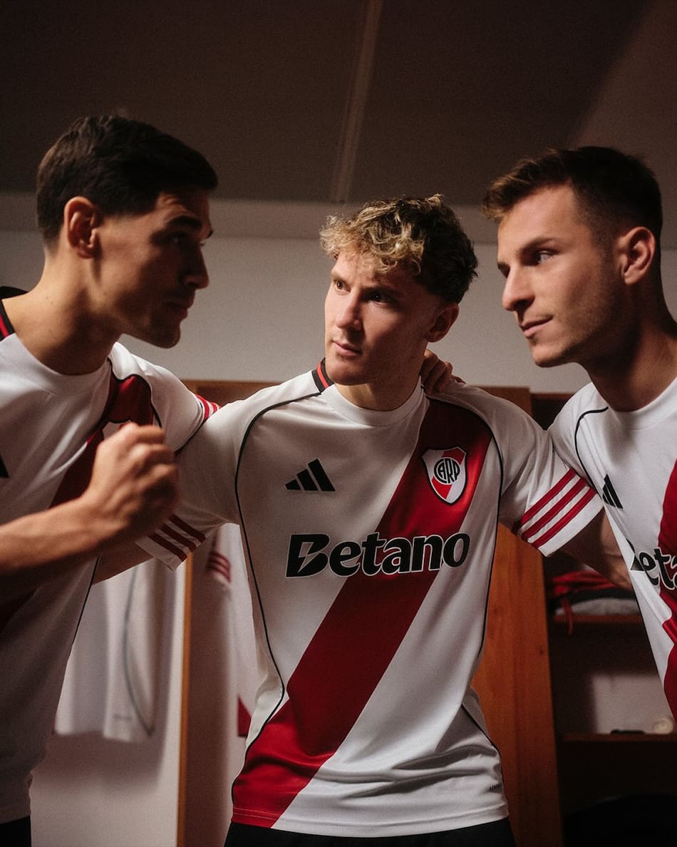 La nueva camiseta de River para el Mundial de Clubes 2025. Foto: Instagram AdidasAr.