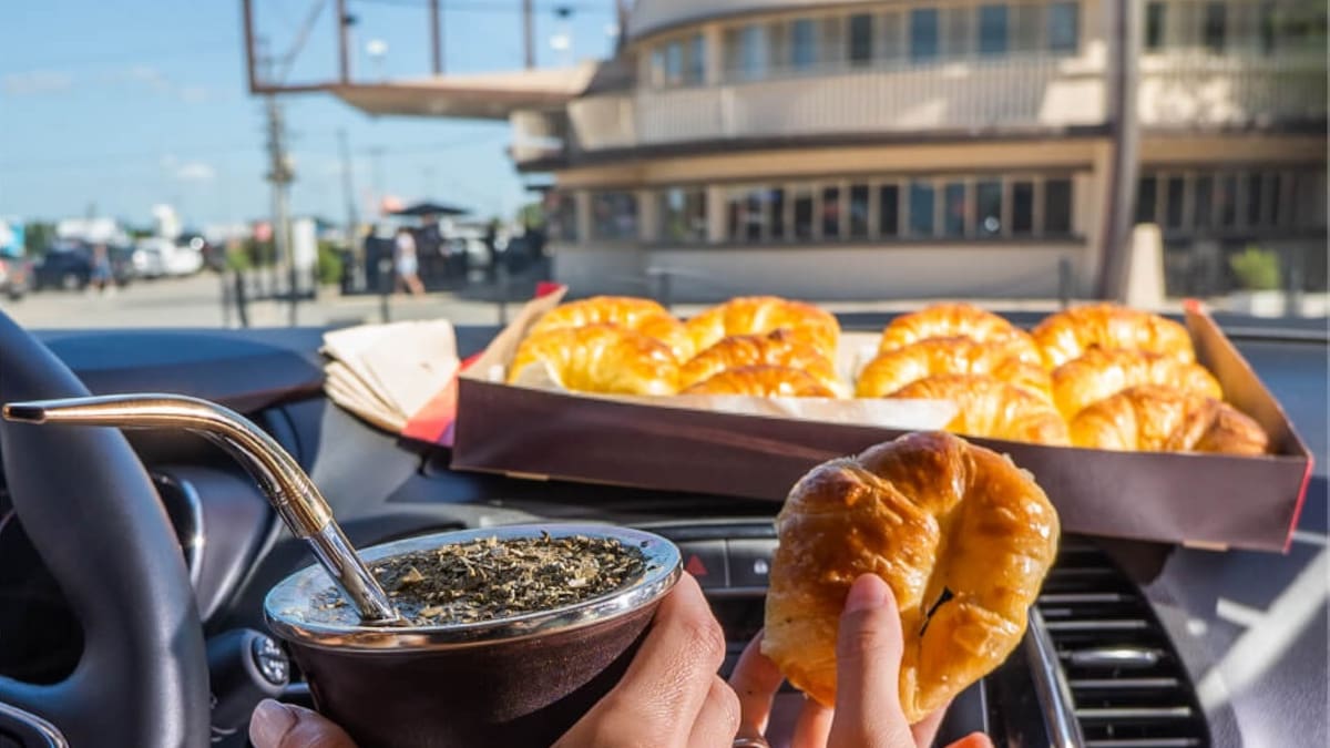El mate y las medialunas del Parador Atalaya, el combo perfecto.
