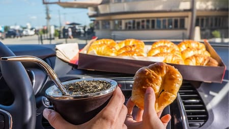 El mate y las medialunas del Parador Atalaya, el combo perfecto.