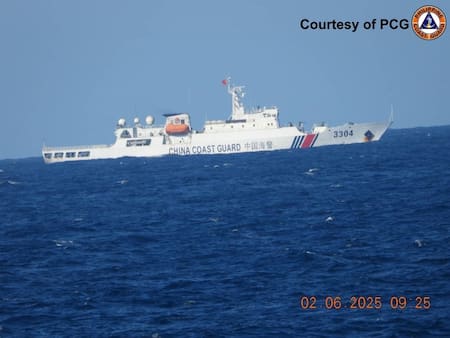 Los buques chinos se entrometen en las aguas de Filipinas. Foto: X @jaytaryela