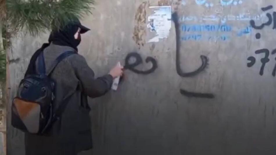 Mujeres afganas protestan contra los talibanes. Foto Captura Twitter.
