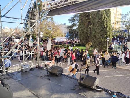 Multitudinaria marcha universitaria en Bahía Blanca. Foto: prensa.