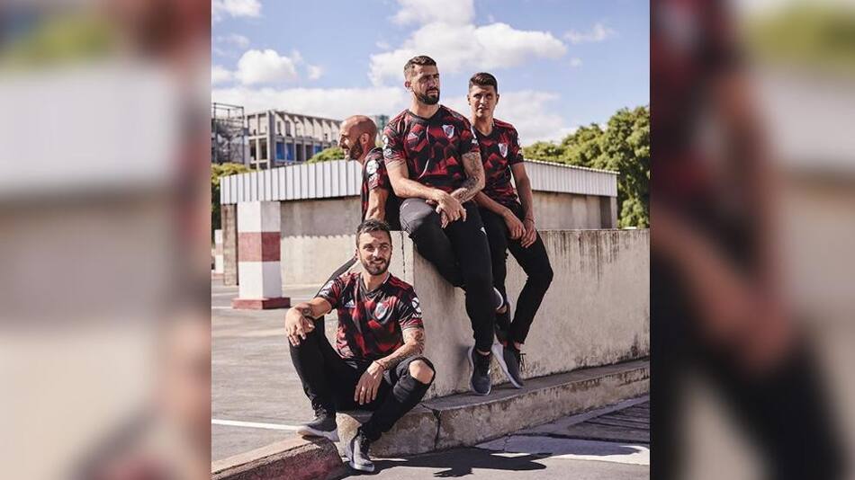 Nueva camiseta alternativa de River, presentación, nueva indumentaria, fútbol, deportes, Foto: Twitter