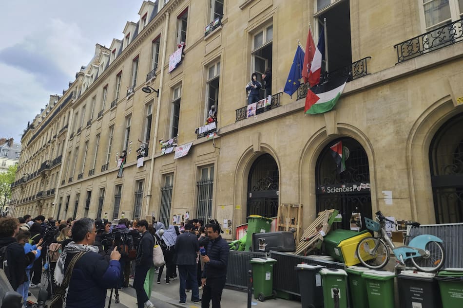 Protesta propalestina en el centro universitario Sciences Po de París. Foto: EFE.