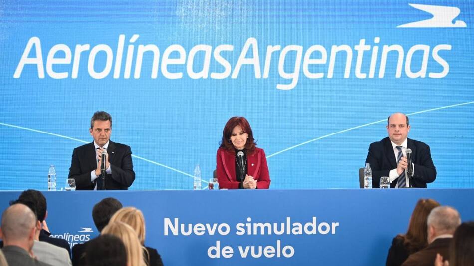 Cristina Kirchner y Sergio Massa en el acto de Aerolíneas Argentinas.