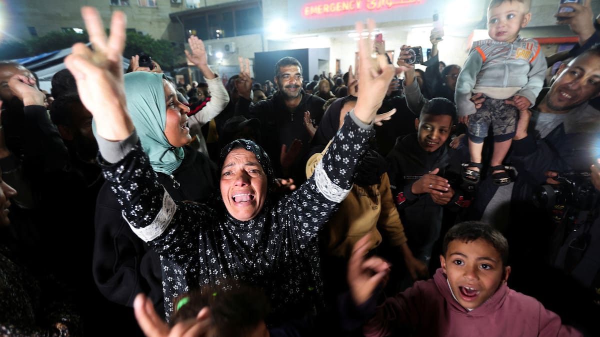 Ciudadanos celebran la tregua en Gaza. Foto: Reuters