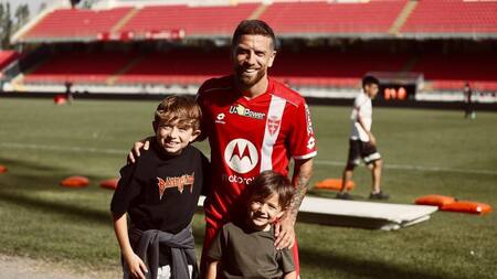 El "Papu" Gómez junto a sus hijos en AC Monza. Foto: Instagram @papugomez_official.