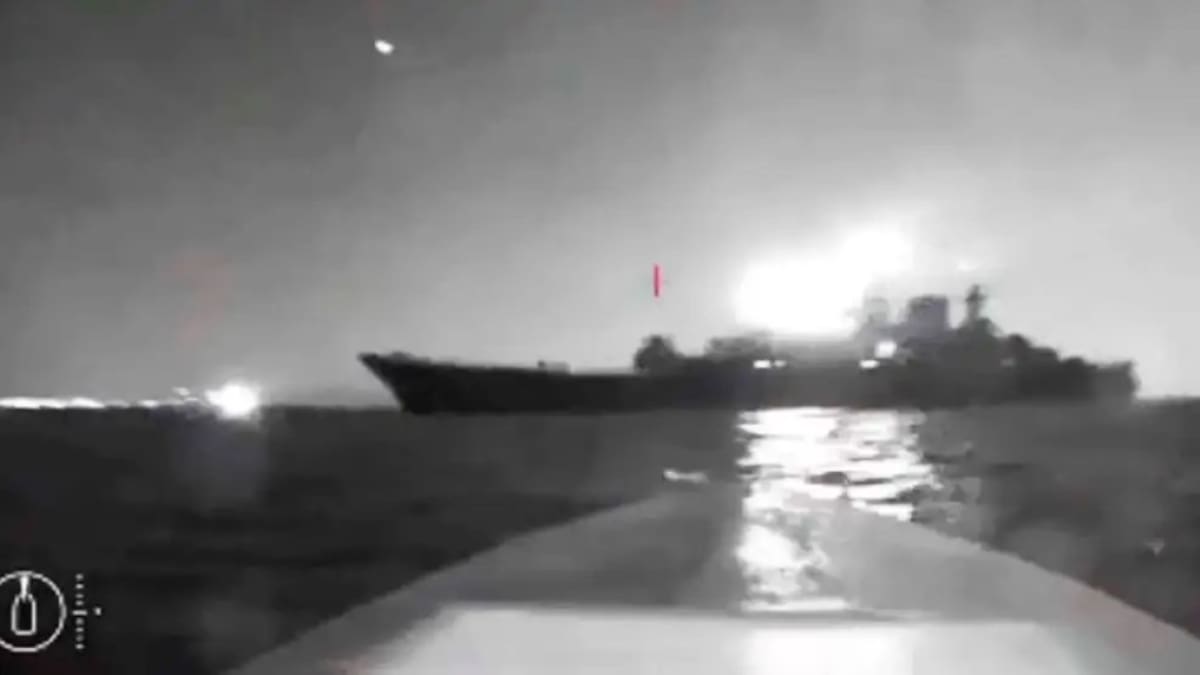 Ataque de un dron ucraniano a un buque ruso en el Mar Negro. Foto: Captura de video.