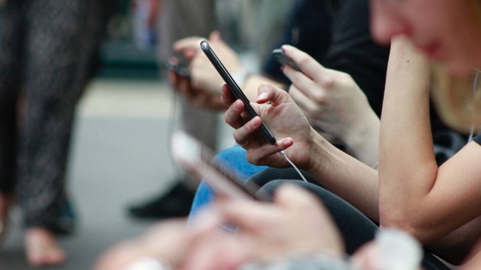 El uso de las redes sociales en los jóvenes. Foto: Unsplash.
