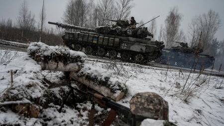Militares ucranianos asisten a ejercicios de las fuerzas armadas en la frontera con Bielorrusia cerca de Chernobyl_Foto Reuters
