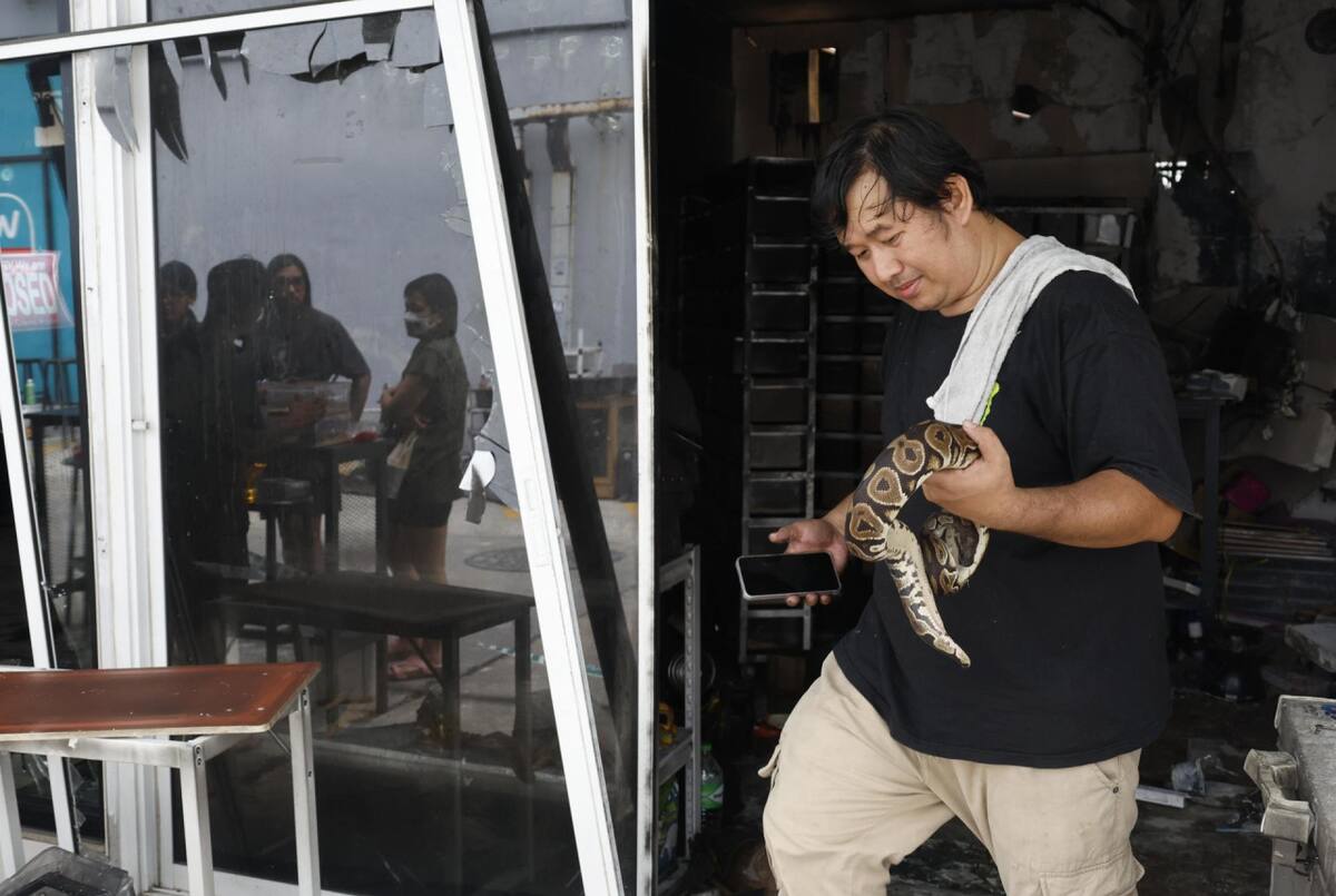 Incendio en el mayor mercado callejero de Bangkok. Foto: EFE.