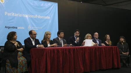 Nicolás Trotta y gremios docentes en Paritaria Nacional Docente, AGENCIA NA