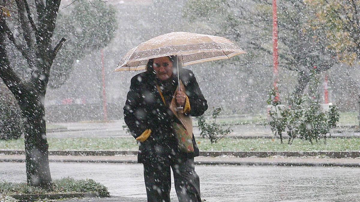 Alerta naranja por vientos y nevadas para este miércoles 22 de abril: las provincias afectadas y qué recomienda el SMN