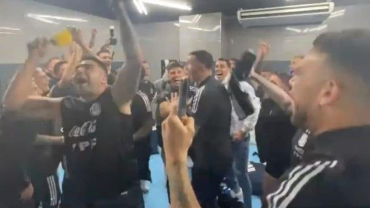 “El que no salta no va a Qatar”: así fue el festejos de los jugadores de la selección Argentina