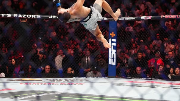 ¿El nocaut del año?: la UFC fue testigo de una impresionante patada voladora que dejó inconsciente al rival