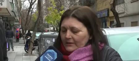 Encargada del edificio denuncia la situación. Foto: captura Canal 13.