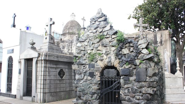Los secretos de la tumba del mejor amigo de San Martín: hecha con piedras de los Andes y en un famosísimo cementerio de Buenos Aires