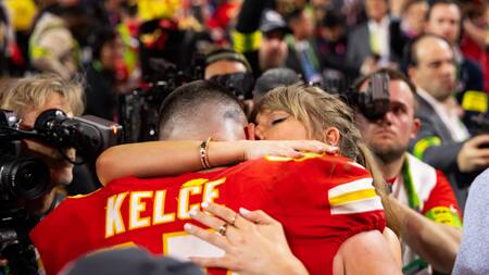 Travis Kelce festejó el Super Bowl con Taylor Swift. Foto: Reuters.