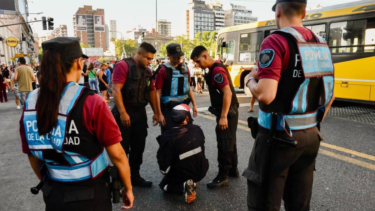 Allanamiento Once. Foto: Télam