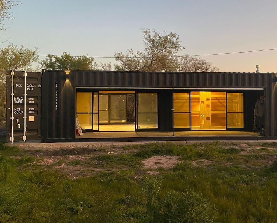 Casa conteiner. Foto Instagram @dicecontainers.