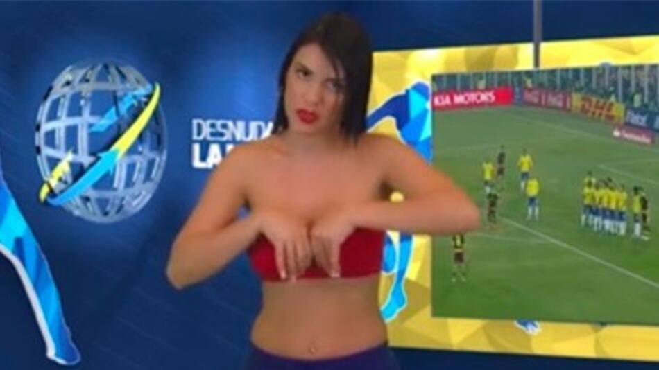 Presentadora venezolana se desnuda por eliminación de Venezuela